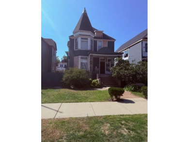 Beach Home Active Under Contract in Whiting, Indiana