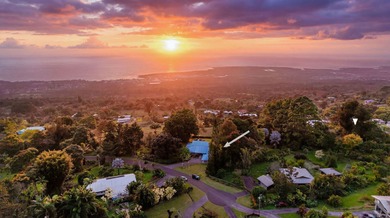 Beach Home Active Under Contract in Holualoa, Hawaii