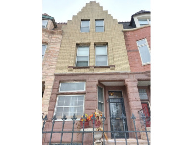 Beach Townhome/Townhouse Off Market in Chicago, Illinois