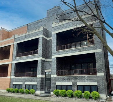 Beach Condo Active Under Contract in Chicago, Illinois