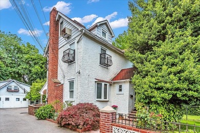 Beach Home For Sale in Great Neck, New York