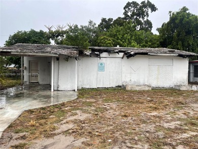 Beach Home For Sale in Deerfield Beach, Florida