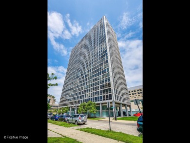 Beach Home Sale Pending in Chicago, Illinois