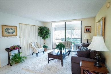 Beach Condo For Sale in Pembroke Pines, Florida