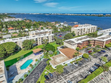 Beach Condo For Sale in Lantana, Florida