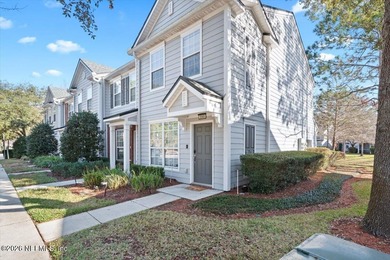 Beach Townhome/Townhouse Active Under Contract in Jacksonville, Florida