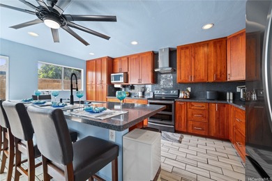 Home For Sale in Waipahu image photo picture