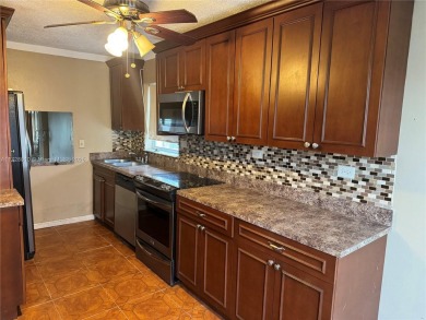 Beach Condo For Sale in Tamarac, Florida