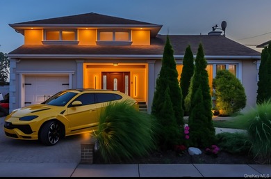 Beach Home For Sale in Baldwin Harbor, New York