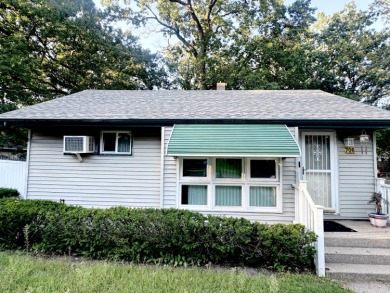 Beach Home For Sale in Michigan City, Indiana