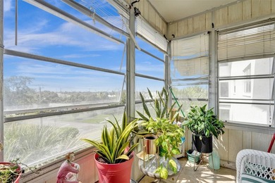 Beach Condo For Sale in Lauderhill, Florida