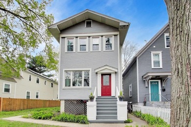 Beach Home For Sale in Evanston, Illinois