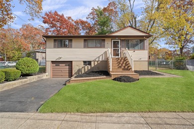 Beach Home For Sale in Bay Shore, New York