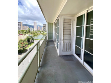 Beach Condo Sale Pending in Honolulu, Hawaii