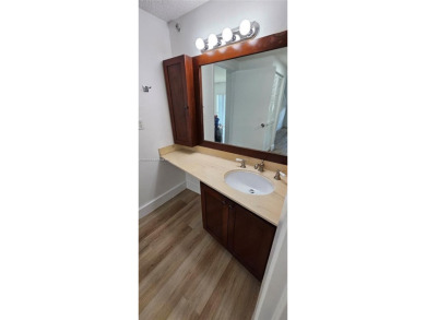 Beach Condo For Sale in Sunny Isles Beach, Florida