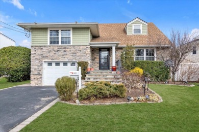 Beach Home Sale Pending in Oceanside, New York