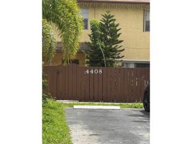 Beach Townhome/Townhouse For Sale in Deerfield Beach, Florida