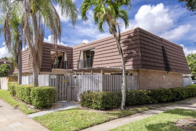 Beach Townhome/Townhouse For Sale in Palm Beach Gardens, Florida