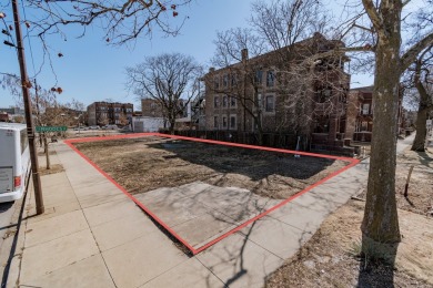 Beach Lot Active Under Contract in Chicago, Illinois