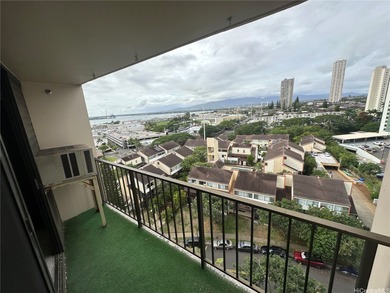 Beach Condo For Sale in Aiea, Hawaii
