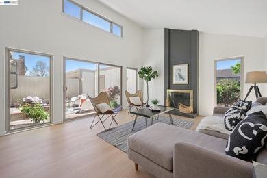 Beach Townhome/Townhouse Sale Pending in Alameda, California