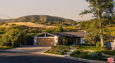 Beach Home For Sale in Malibu, California