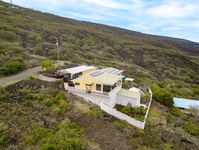 Beach Home For Sale in Captain Cook, Hawaii