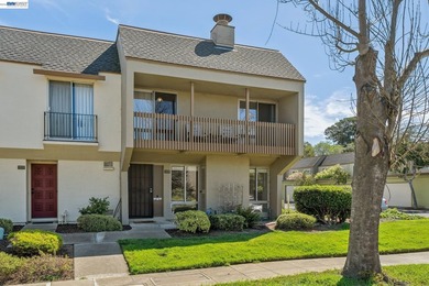Beach Townhome/Townhouse Sale Pending in Alameda, California