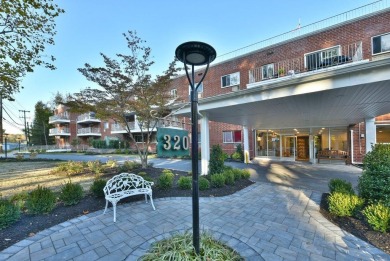 Beach Home For Sale in Great Neck, New York