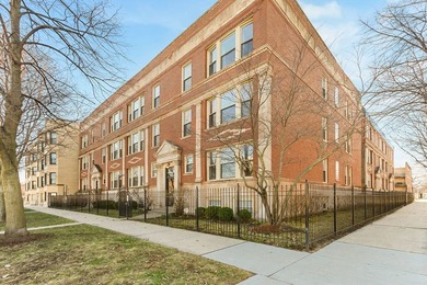 Beach Condo For Sale in Chicago, Illinois
