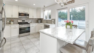Beach Home For Sale in Laurel, New York