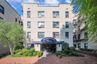 Beach Home Sale Pending in Great Neck, New York