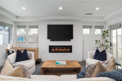 Beach Condo For Sale in Corona Del Mar, California