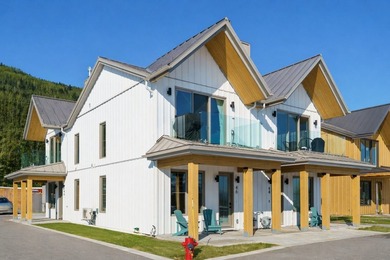 Beach Home For Sale in Petite-Rivière-Saint-FrançOis, Quebec