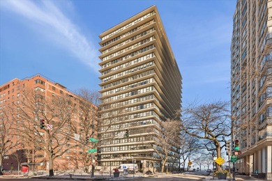 Beach Condo Active Under Contract in Chicago, Illinois