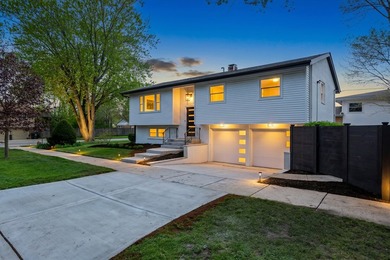 Beach Home For Sale in Evanston, Illinois