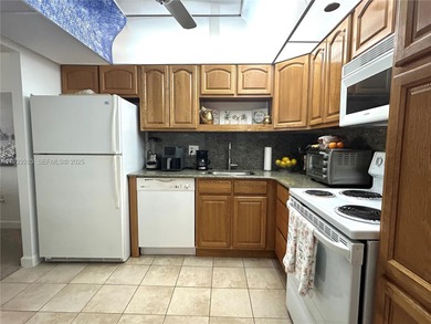Beach Condo For Sale in Pembroke Pines, Florida