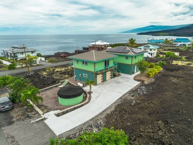 Beach Home For Sale in Captain Cook, Hawaii