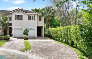 Beach Townhome/Townhouse For Sale in Tamarac, Florida