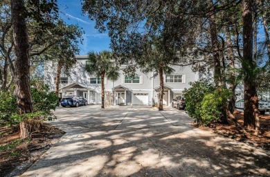 Beach Townhome/Townhouse For Sale in Palm Harbor, Florida