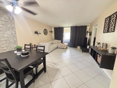 Beach Condo For Sale in Tamarac, Florida