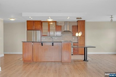 Beach Condo For Sale in Fort Lee, New Jersey