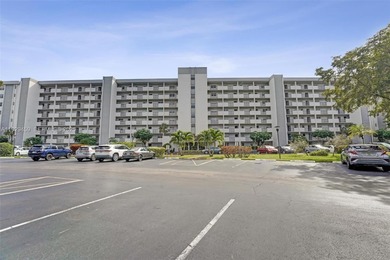 Beach Condo For Sale in Lauderhill, Florida