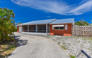 Beach Home For Sale in North Palm Beach, Florida