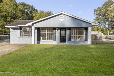 Beach Home For Sale in Ocean Springs, Mississippi