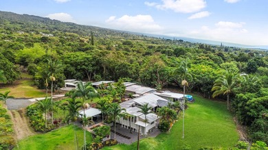Beach Home For Sale in Captain Cook, Hawaii