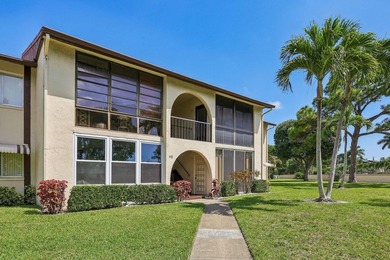 Beach Condo For Sale in Greenacres, Florida