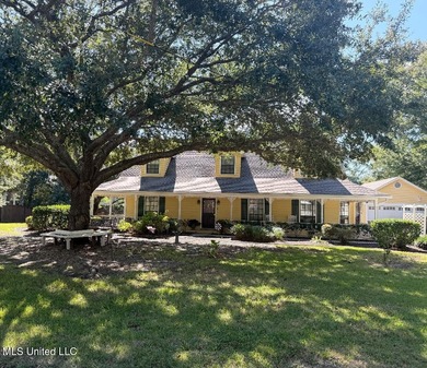 Beach Home For Sale in Ocean Springs, Mississippi