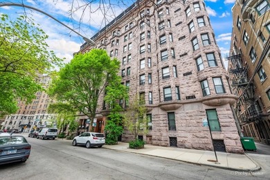 Beach Condo Active Under Contract in Chicago, Illinois
