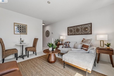Beach Condo For Sale in Oakland, California